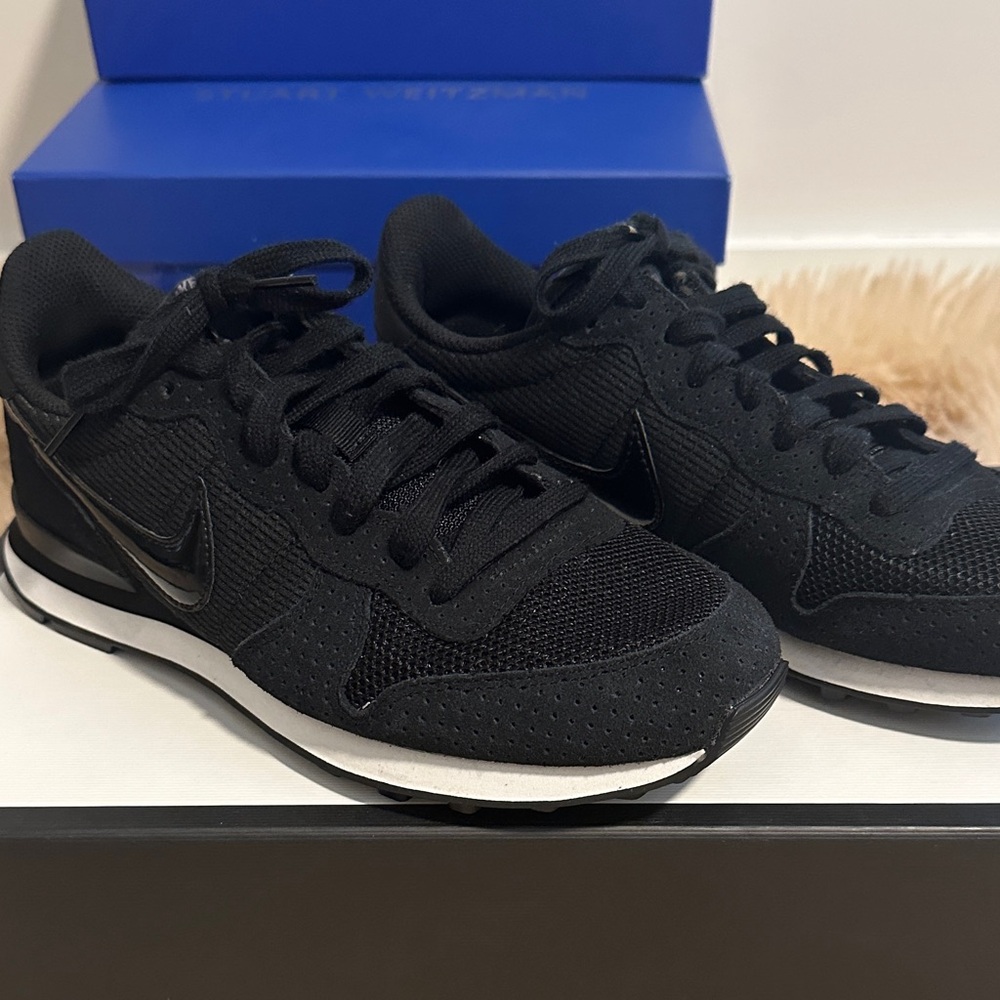 Nike Black Athletic Shoes